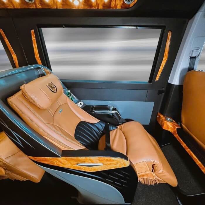 xe-hai-van-limousine